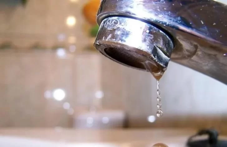 La SAT advierte sobre la falta de agua en varias zonas por baja captación en Loma de Imbaud