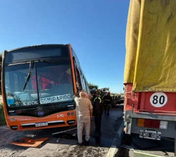 Chocaron un camión y un colectivo en Concepción