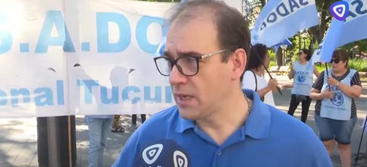 Docentes realizaron una manifestación para reclamar aumentos salariales