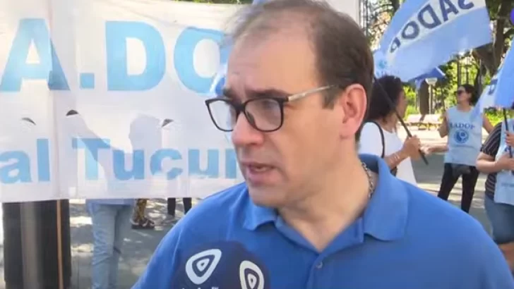 Docentes realizaron una manifestación para reclamar aumentos salariales