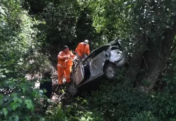 Tragedia en la ruta provincial 338: una mujer fallecida y tres heridos en un accidente causado por la lluvia y neblina