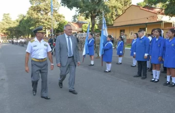 El gobernador presenció la formación de alumnos del Liceo Militar