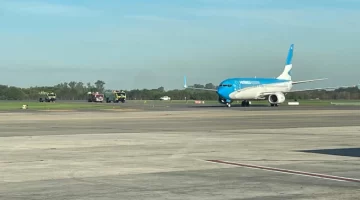 Explosión en el aire: un avión de Aerolíneas aterrizó de emergencia en Ezeiza