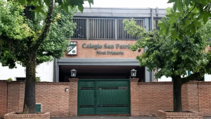 Polémica en Tucumán por la “recomendación” del colegio sobre la vestimenta de las madres