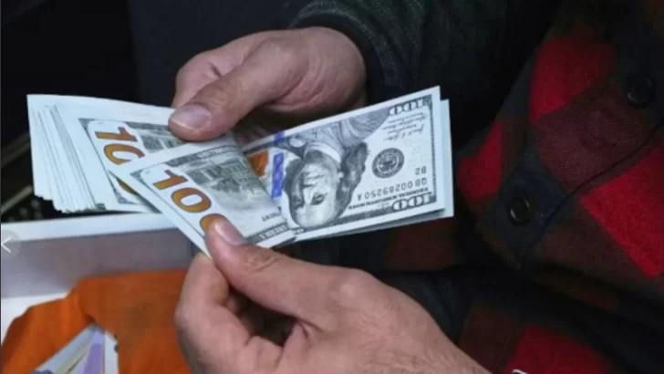 Fin del cepo: cómo pagar los consumos fuera del país y las compras con tarjeta en moneda extranjera desde ahora